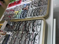 -美式眼镜·授权蔡司.依视路.尼康.豪雅.明月(人民广场店)