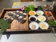 -围炉肉舍•炭烤活鳗•丹东海鲜烤肉(步行街店)