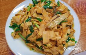 Dried Tofu Stew with Noodles