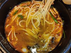 -花馬肆.云南过桥米线(汉神购物广场现场熬汤店)