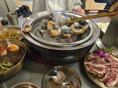 -围炉肉舍•炭烤活鳗•丹东海鲜烤肉(步行街店)