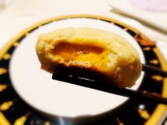 脆皮流沙包-皇朝会.经典传统粤菜(外滩店)
