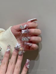 -花岐款式专研健康美甲沙龙