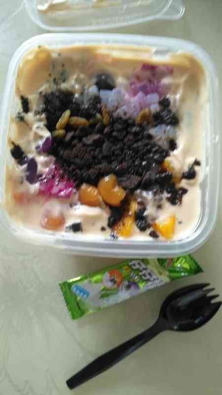 打分    /人 外卖的水果捞,很快,服务很好,还给加了好几种东西.