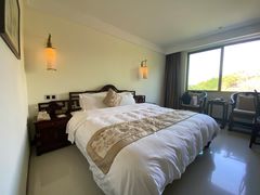 豪华大床房-龙山酒店温泉