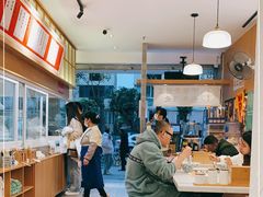 -李与白包子铺(桐梓林店)