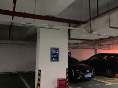 -朱家角影剧院-地面停车场