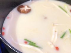 -三人行骨头王火锅(长寿店)