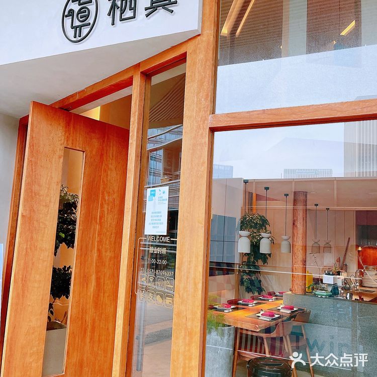 食饼筒果然还是要有肉好吃，不过胜在面皮煎的不错