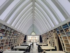 -钟书阁(松江泰晤士小镇店)