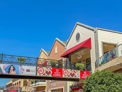 -王府井奥莱临潼小镇(临潼店)