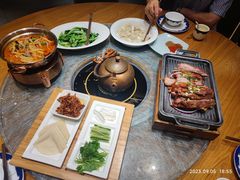 -娜仁图雅蒙古美食村(33小镇店)
