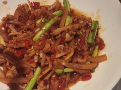 -阿瓦山寨·湘菜现炒·剁椒鱼头王(咸阳总店)