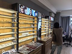 -优医视平价眼镜蔡司依视路折扣工厂店(德胜门店)