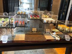 面包甜点陈列柜-深圳四季酒店·馥自助餐厅