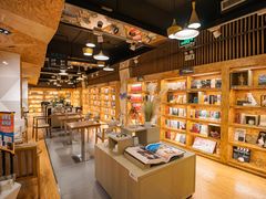 -新华里咖啡书吧(新华书店小寨店)