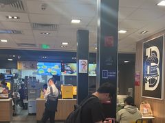 -麦当劳(上海虹桥站30B检票口楼上)