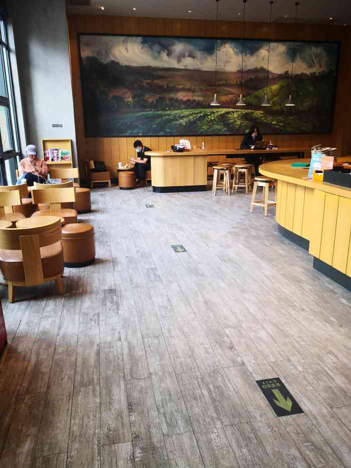 星巴克(天津金座广场店)-"最近真的是推拉了太多店铺的点评了.这个还.