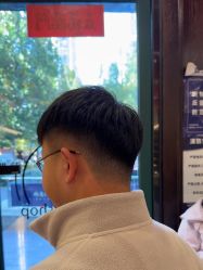 -东方先生国潮男士理发馆