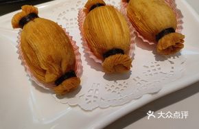 Lotus Root Durian Pastry