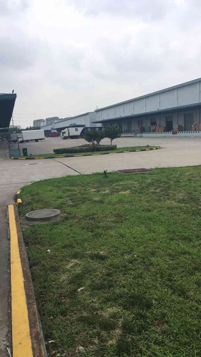 昆山宝湾国际物流园-"这是个很大的物流园,好多电商都有库房,天.