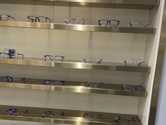 -视野联行眼镜•蔡司•依视路(温江店)