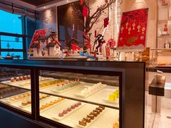 面包甜点陈列柜-索菲特酒店 · 云尚天际自助餐厅