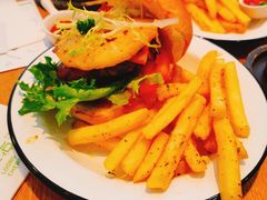 牛肉菠萝芝心汉堡-龙治汉堡(中华城店)