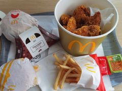 黑黑好巧三角派-麦当劳(成都时代奥特莱斯店)