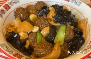 Egg White Braised Pork Balls