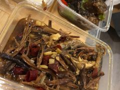 大山野菜参子鱼炖干笋-鱼乐岛餐厅·户外花园主题餐厅