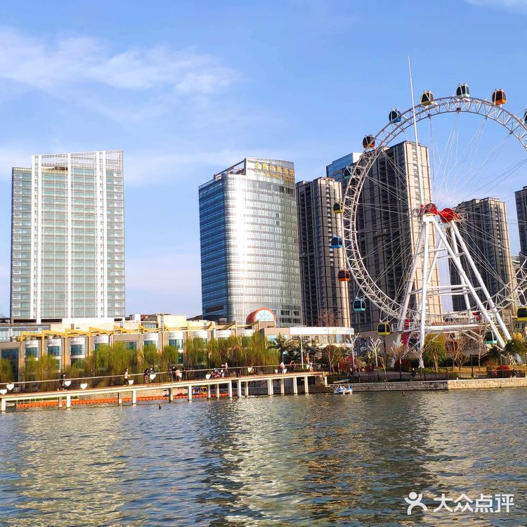 顺光的照片特别美，可以做百家湖的宣传图了