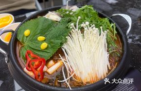Dried Cabbage and Pork Rib Hot Pot