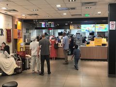 -麦当劳(上海虹桥站30B检票口楼上)