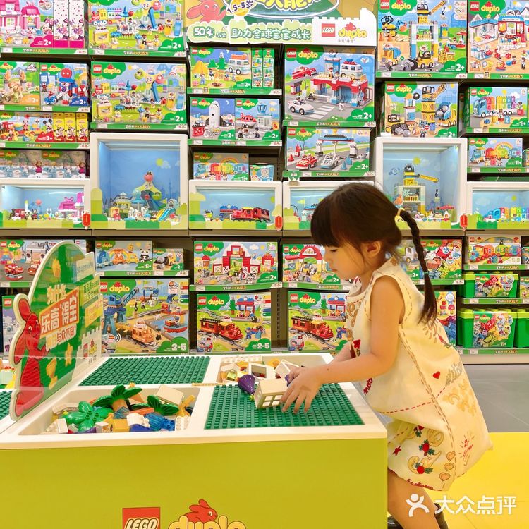 汕头首家乐高积木店空降万象城