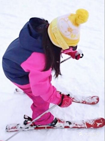 一起感受滑雪的美妙瞬间
