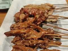 -何妹湿辣牛肉·粤式烧烤砂煲(桂雅路店)