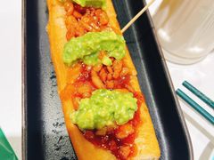 牛油果阿妈生旧叉烧芝士油条-喜势点·糖沙翁手工茶点·本地人茶居(永庆坊店)