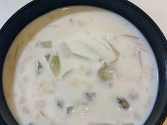 -志龙皇冠吃货椰子铺