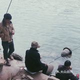 如果穿个白色的飘逸长裙跑起来，一定美极了