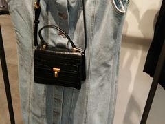 -URBAN REVIVO(上海中庚漫游城店)
