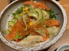 牛油果三文鱼沙拉-初居食屋日式料理(万象城购物中心店)