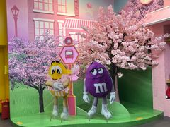 -m豆巧克力世界(上海世茂广场店)