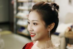 -红馆妆造(中央大街店)