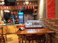 -爆炸头阿姨小四川正宗川味小吃(无任何分店)
