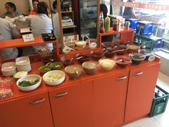 自助调料区-就这家旋转小火锅(西安路罗斯福店)
