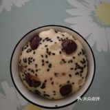 干活利索，我吃饭比较讲究，刘姨每天变着样的给我做饭