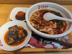 -呷佬·长沙手工米粉(金沙江路店)