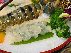 -三亚火车头万人海鲜广场