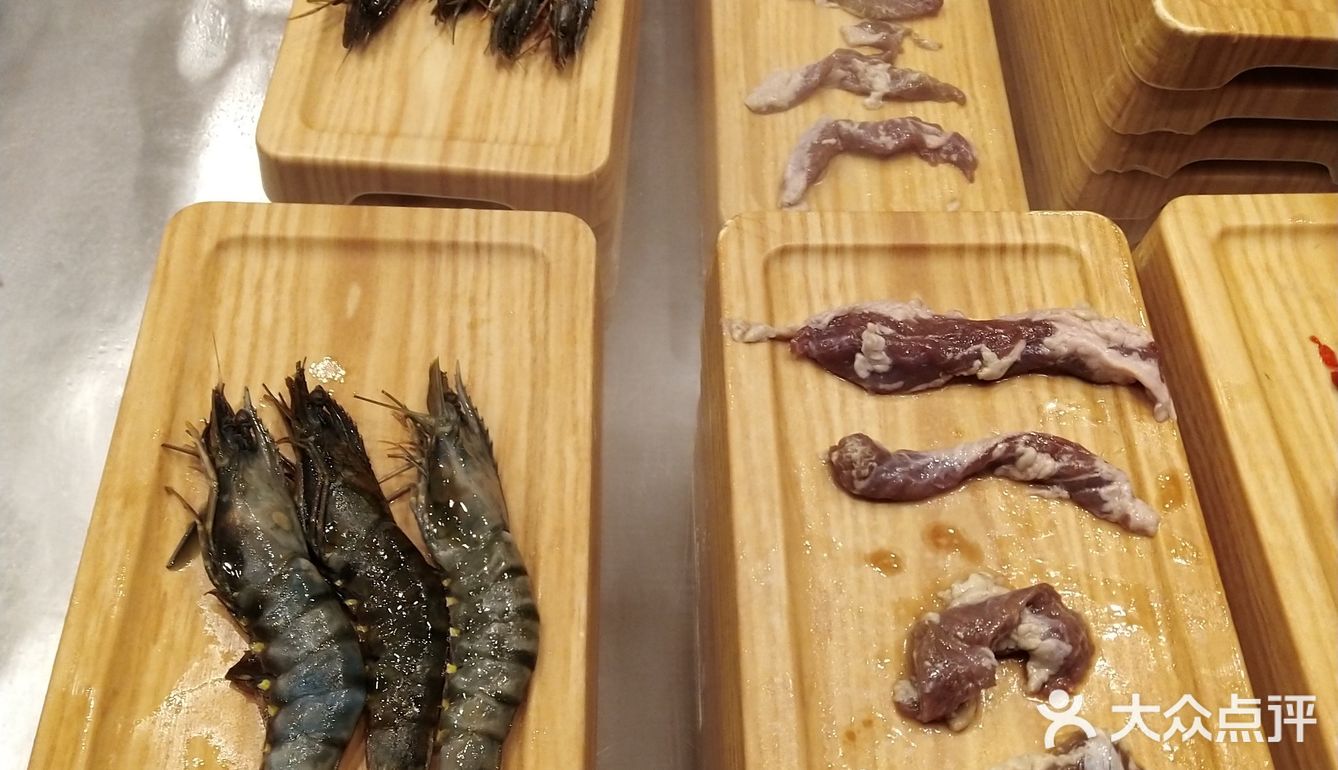 挑了这家烤肉自助,吃肉肉过过瘾运气不错